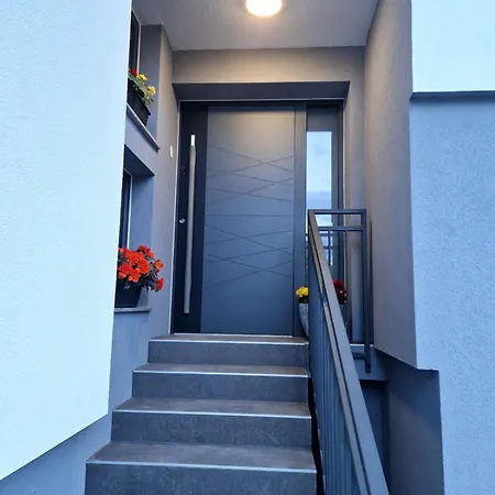 Zoya Apartment